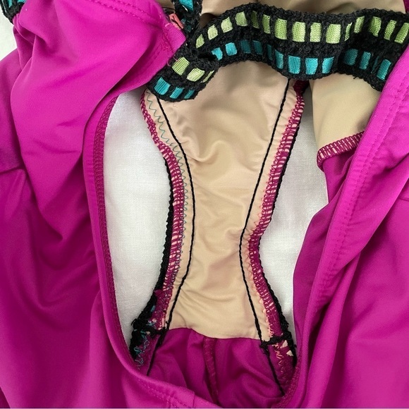 La Blanca MEDIUM Threading Along One Piece Swimsuit Fuchsia Colorful - Picture 6 of 8